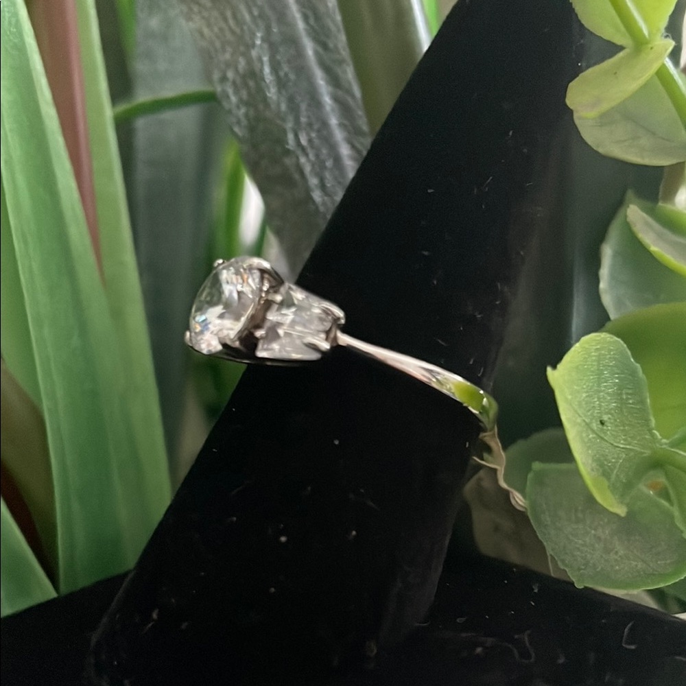 Elegant Silver Ring with Clear Stone - Picture 2 of 6